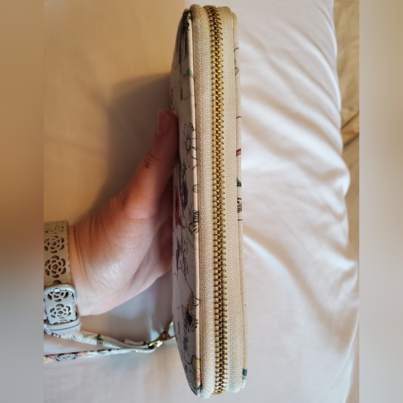 GC Wristlet floral and butterflies - Picture 3 of 8